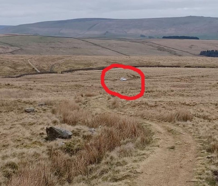 4x4 abandoned on bridleway near Weets Top