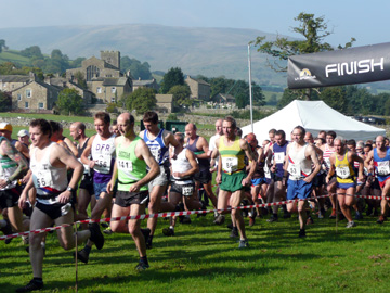Runners start the 2008 Whernside fell race